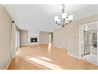 Photo #4: 21023829 Listing