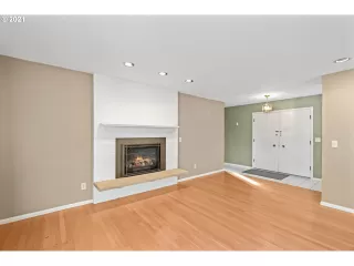 Photo #5: 21023829 Listing