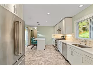 Photo #6: 21023829 Listing