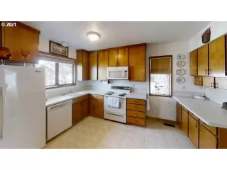 Photo #5: 21024552 Listing