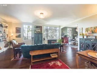 Photo #1: 21025098 Listing