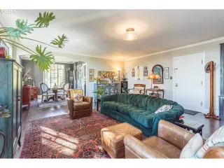 Photo #3: 21025098 Listing