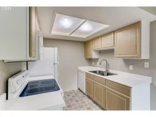 Photo #5: 21025263 Listing