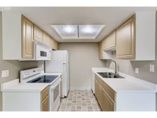 Photo #6: 21025263 Listing