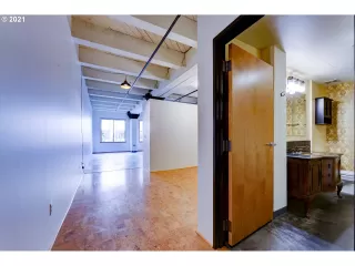Photo #5: 21025352 Listing 