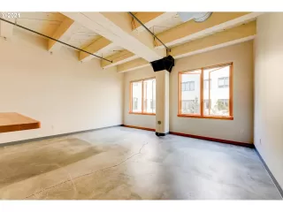 Photo #6: 21025352 Listing 