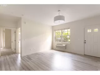 Photo #4: 21025577 Listing 