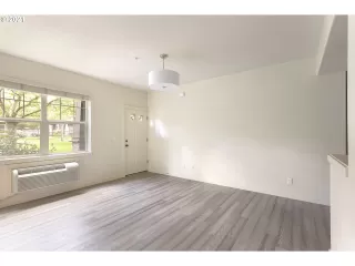 Photo #5: 21025577 Listing 