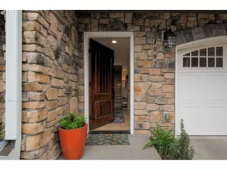 Photo #1: 21025706 Listing