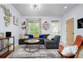 Photo #4: 21025706 Listing