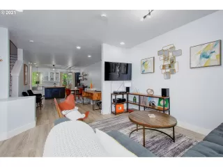 Photo #5: 21025706 Listing