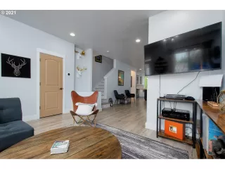 Photo #6: 21025706 Listing