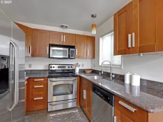 Photo #1: 21025716 Listing