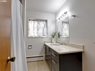 Photo #4: 21025716 Listing