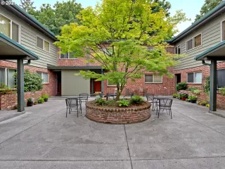 Photo #6: 21025716 Listing