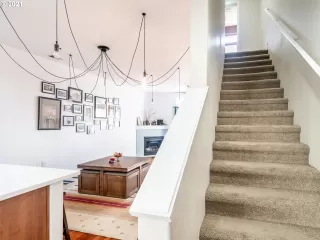 Photo #6: 21026714 Listing
