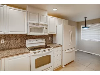Photo #5: 21027024 Listing
