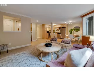 Photo #5: 21027183 Listing