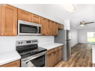 Photo #5: 21028557 Listing