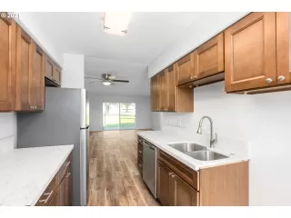 Photo #6: 21028557 Listing