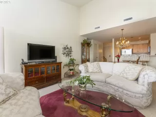 Photo #4: 21030145 Listing