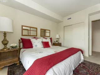 Photo #6: 21030145 Listing