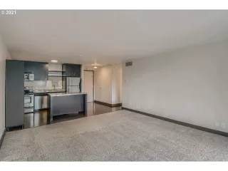 Photo #5: 21030248 Listing