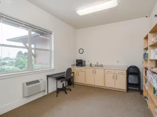 Photo #4: 21030343 Listing