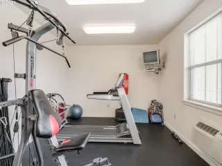 Photo #5: 21030343 Listing