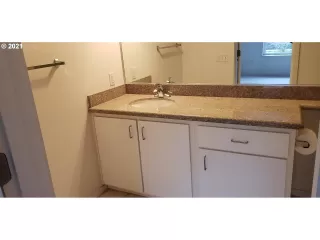 Photo #6: 21030718 Listing