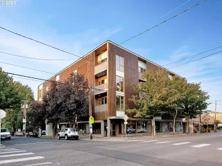 Photo #3: 21031095 Listing