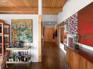 Photo #5: 21031095 Listing