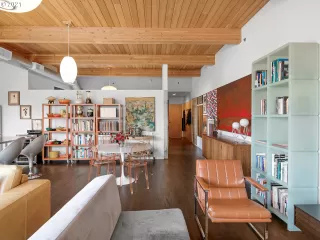 Photo #6: 21031095 Listing