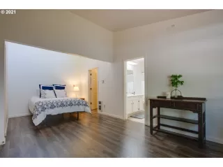 Photo #3: 21031128 Listing