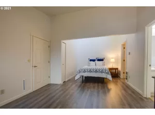 Photo #4: 21031128 Listing