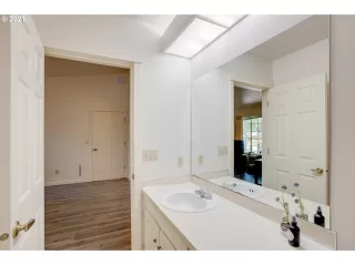 Photo #6: 21031128 Listing