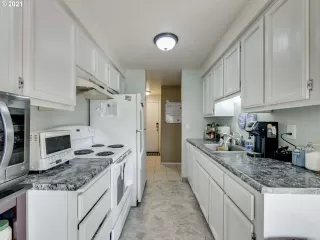 Photo #4: 21031824 Listing 