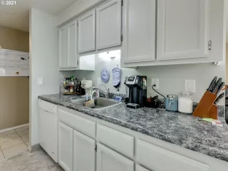 Photo #5: 21031824 Listing 