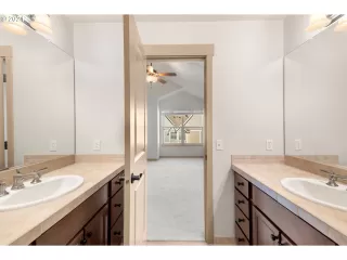 Photo #3: 21032615 Listing