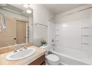 Photo #5: 21032615 Listing