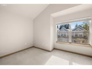 Photo #6: 21032615 Listing