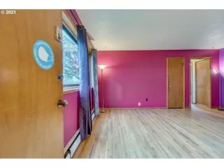 Photo #4: 21032812 Listing