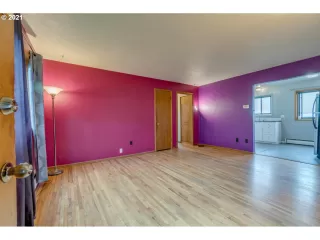 Photo #5: 21032812 Listing