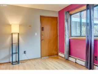 Photo #6: 21032812 Listing