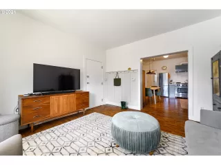 Photo #5: 21033007 Listing