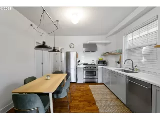 Photo #6: 21033007 Listing