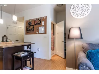 Photo #6: 21033888 Listing