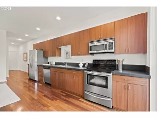 Photo #5: 21034103 Listing