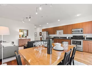 Photo #6: 21034103 Listing
