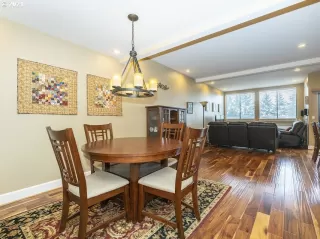 Photo #4: 21034151 Listing